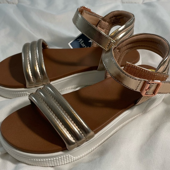 Girl’s MIA Gold and Tan Sandals - Picture 3 of 6